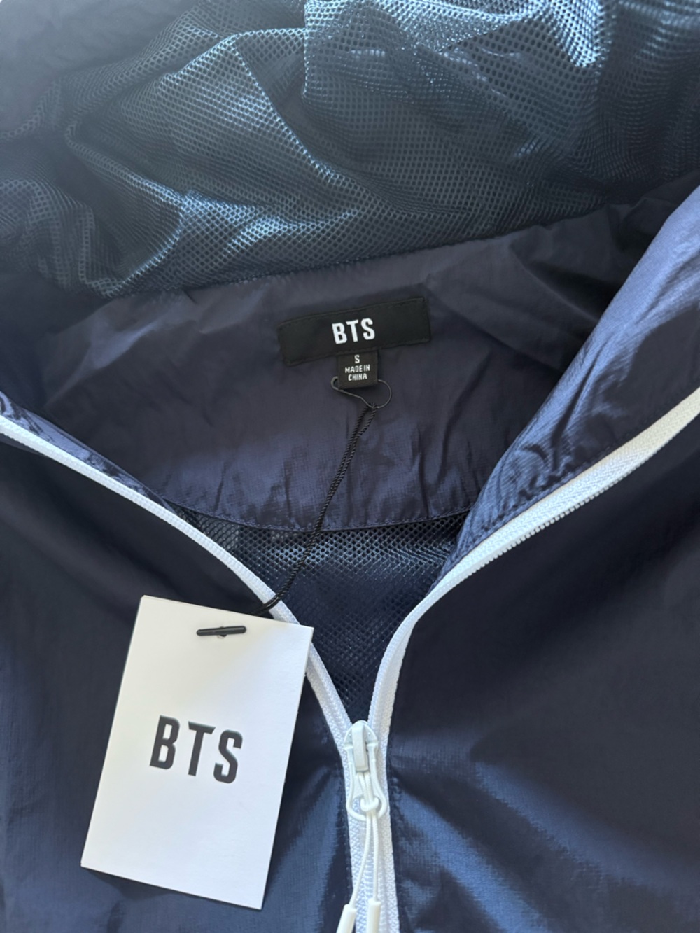 BTS - Wind Jacket (Dive) - Picture 6 of 9